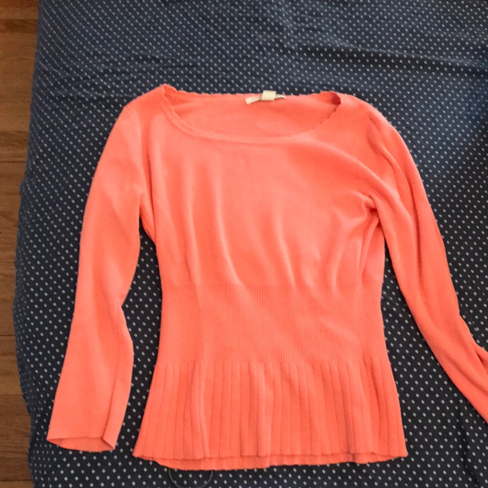 Cute sweater flattering on